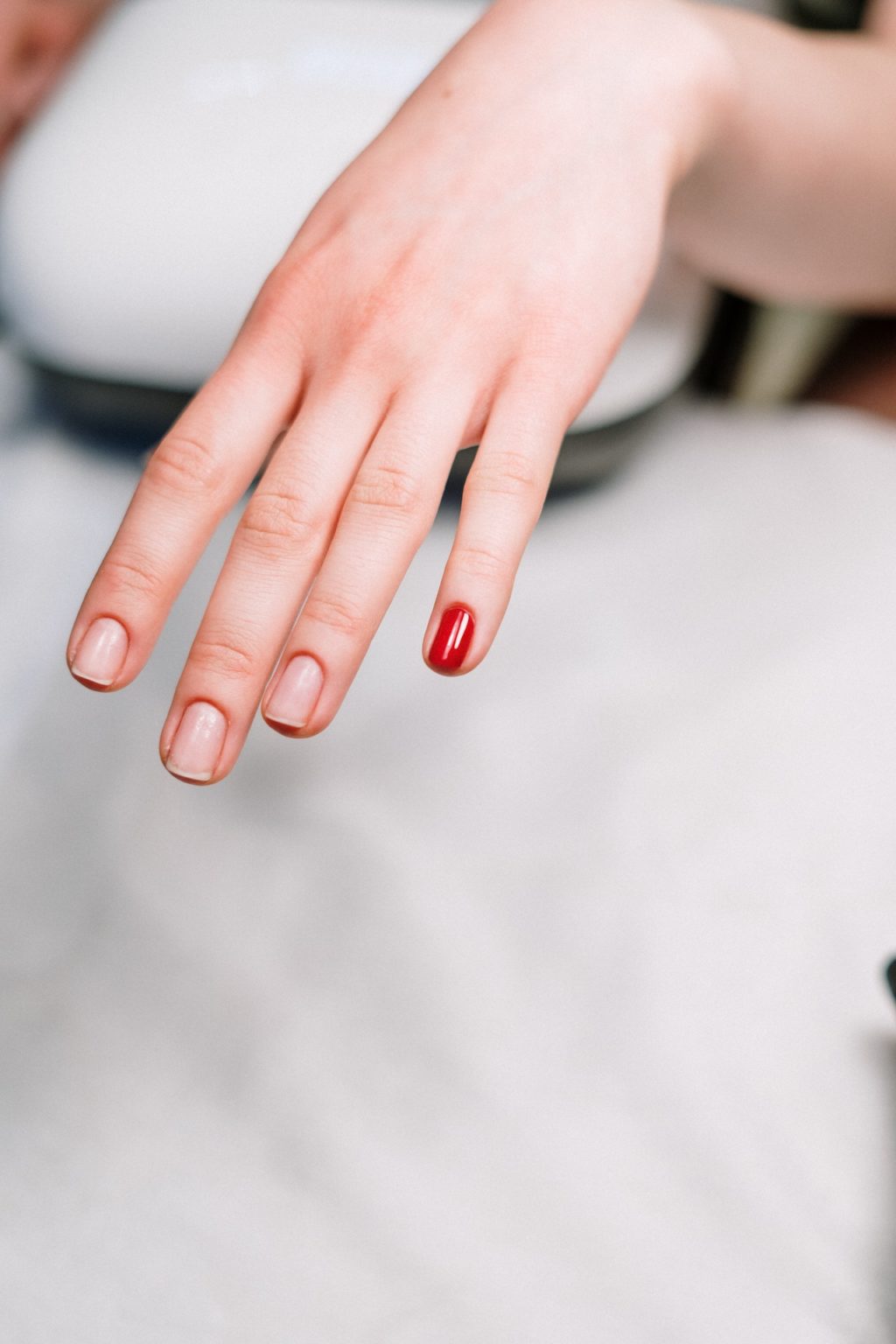 Comment enlever du vernis semi permanent à la maison ? Agence Alexandre