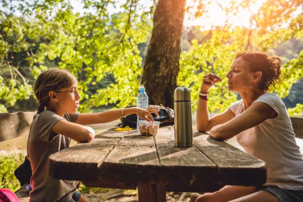 Transformez votre espace extérieur avec une table de pique-nique en bois